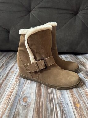 DKNY boots Faux Shearling learher Suede Ankle Boots - Camel wedge slip on 8.5